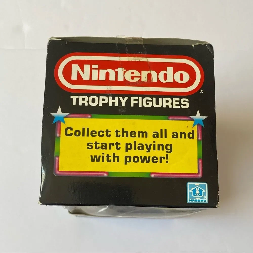 Legend of Zelda Rare Trophy Figure Link Boomerangs Gohma | 1988 Nintendo Hasbro